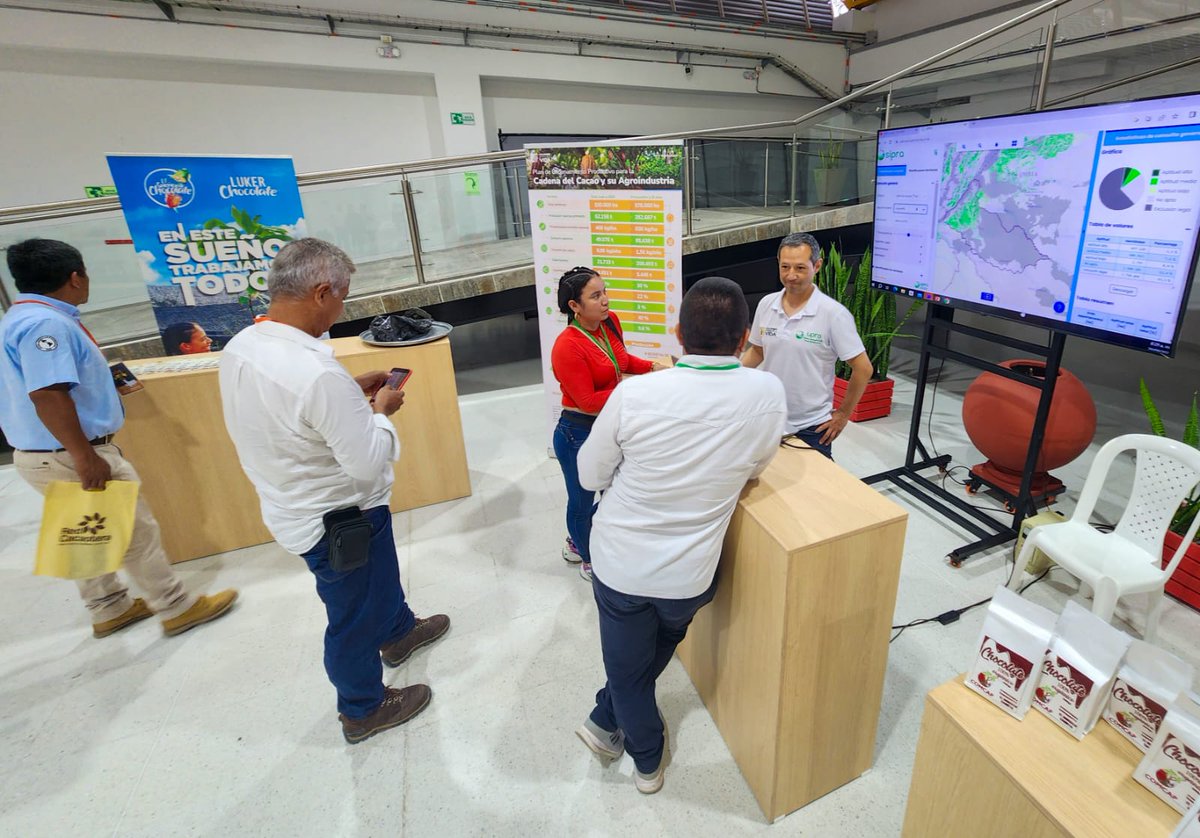 UPRAColombia's tweet photo. #CacaoDeColombia | 📸Desde #Neiva, #Huila, participamos en el Encuentro Binacional de Organizaciones del Cacao 🍫 #FICCA2023 y avanzamos con los campesinos y productores 👨🏽‍🌾👩🏽‍🌾, en la construcción colectiva del Plan de Ordenamiento Productivo del Cacao y su Agroindustria 🤩. https://t.co/luOlPDfp6W