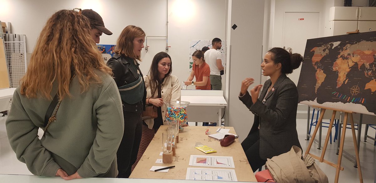 ESPGG's tweet photo. Un petit aperçu de la @NuitChercheurs à #Paris @ESPCI_Paris @psl_univ ! Merci à toutes les chercheuses et chercheurs, et au public qui est plus que jamais au rendez-vous ! https://t.co/uuI4I0dviH