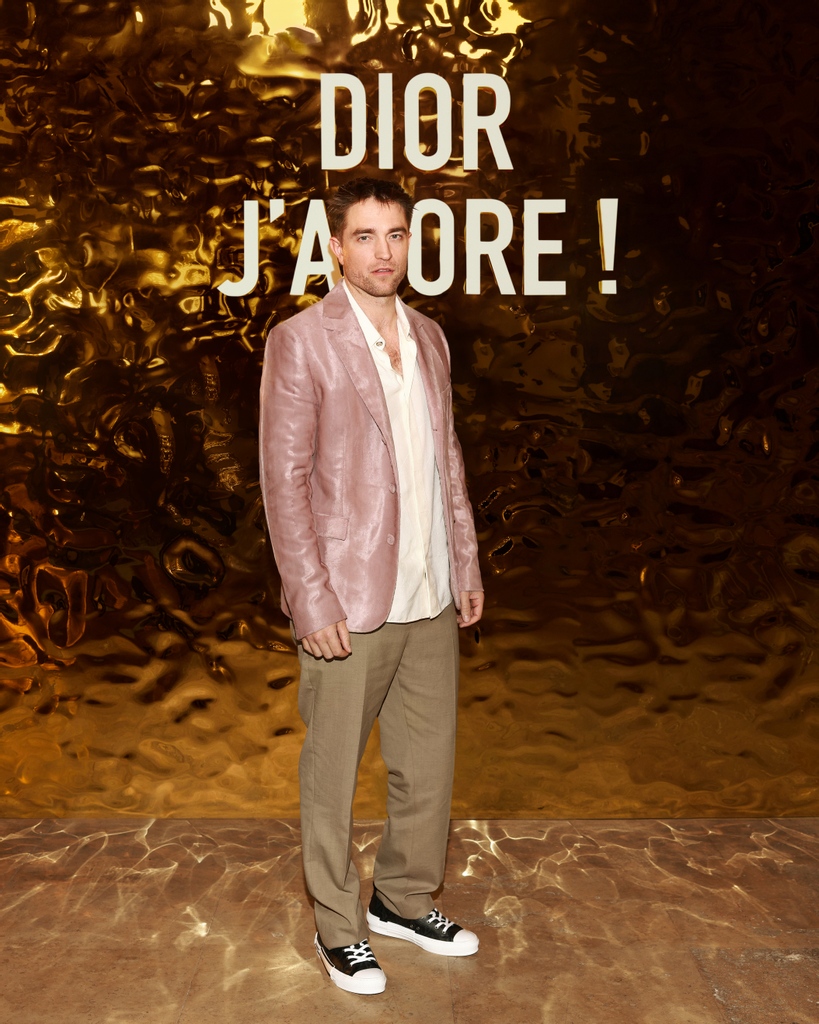 Besides gracing the Dior SS24 show, our #StarsInDior also dazzled at the Dior J'adore Exhibition in the lush Beaux-Arts de Paris.

The evening witnessed the presence of <a href="/CharlizeAfrica/">Charlize Theron</a>, Jisoo, Jenna Ortega and Robert Pattinson.

#DiorBeauty #DiorParfums #JadoreDior