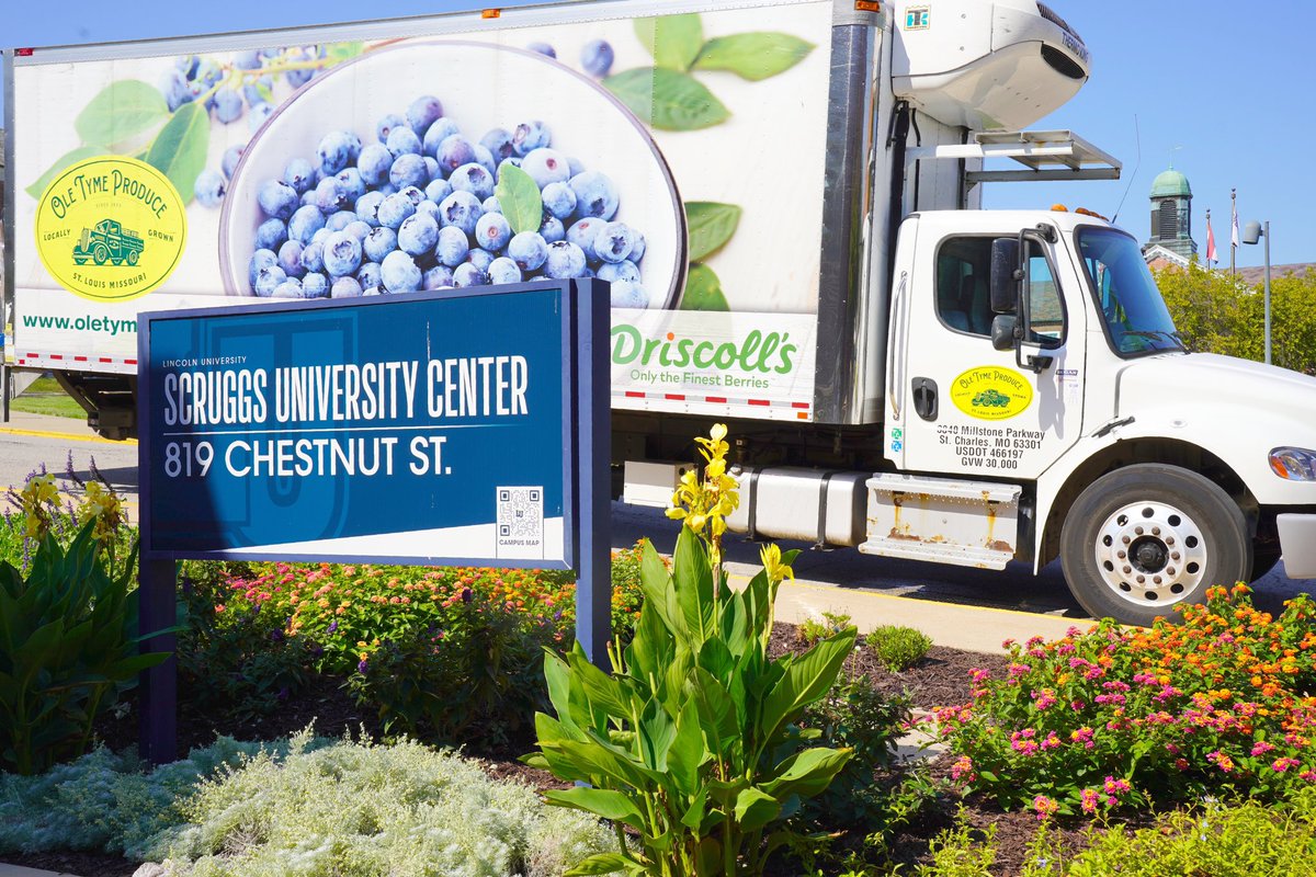 LUBlueTigers's tweet photo. 🌽 Thanks to everyone who joined us today for our Fresh Produce Pop-Up event! We hope you enjoyed the farm-fresh goodness from Ole Tyme Produce. Huge thanks to Ms. Sherry Maxwell from the Charleston Outreach Center for her unwavering support of our students! #ProducePopUp #LUMO https://t.co/nlifokH3A6