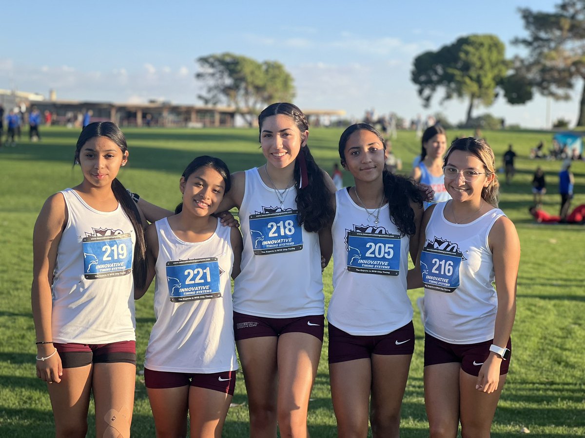 LadyIndiansXC's tweet photo. Your @YsletaHS XC making strides &amp; ❤️ memories 💪🏼🏃🏽‍♀️⭐️ @enevarez99 @Ysleta_W_Soccer @YsletaSports #BowUp #FearTheSpear #BringYourBest https://t.co/DX5denftdb