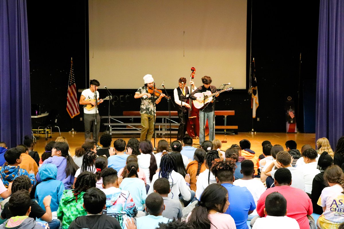 MECME_School's tweet photo. Thank you to @unitedartswake and Crying Uncle for the amazing Bluegrass show today! Our MECME Bees loved it! #MECMEbuzz #ThriveInTheHIVE #ArtistsInSchools #UnitedArts #AIS4all #MakeArtHappen @WCPSS @wcpssmagnets https://t.co/arXHntAEzS