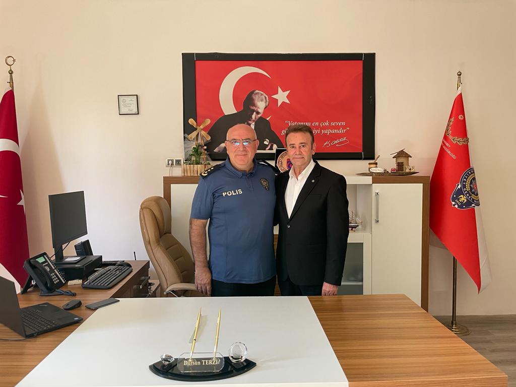 Şahinbey İlçe Emniyet Müdürlüğüne atanan Sayın Büyüğüm  Dursun Terzi Beyi makamında ziyarette bulunduk. Göstermiş olduğu misafir perverliginden dolayı teşekkür ederim. Kendisine yeni görevinde başarılar dilerim.