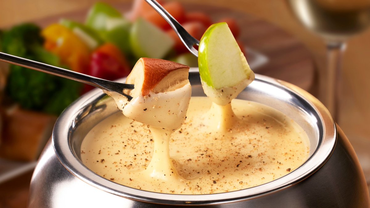 MeltingPotCleve's tweet photo. Lunchtime just got better! The Melting Pot is now open for #lunch every Saturday and Sunday. Join us this weekend at noon for a delightful culinary experience!  #MeltingPot #Lyndhurst https://t.co/oIXBHLt5H2