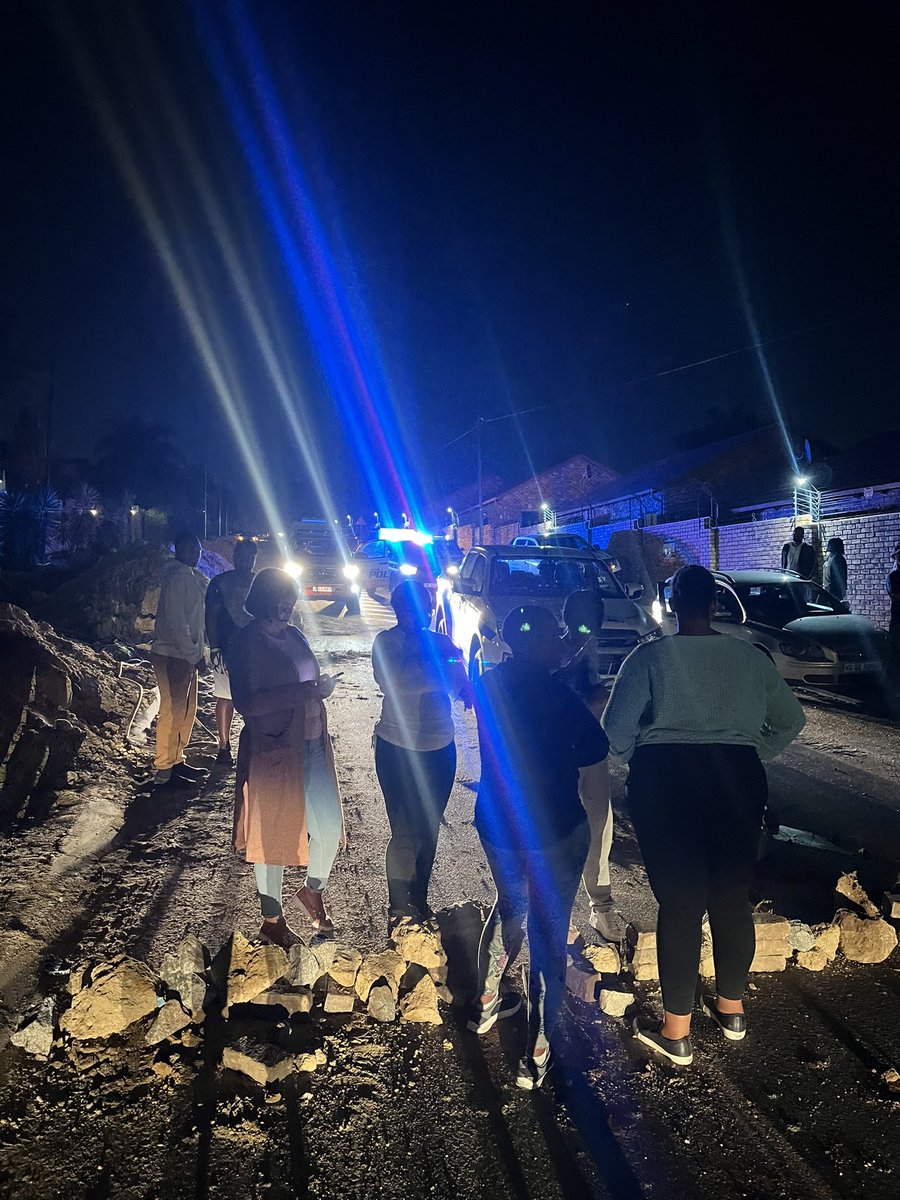 SthembisoMabuza's tweet photo. @RalfBittkau @Our_DA @CityPowerJhb The residents of #Northriding have had enough. @CityPowerJhb and @JHBWater are not taking us seriously @CityofJoburgZA @RalfBittkau is sooo useless!!! 

@eNCA @NewsroomAfrica1 @SABCNews @POWER987News @Julius_S_Malema @FloydShivambu @Our_DA https://t.co/c6wb8lIYYw