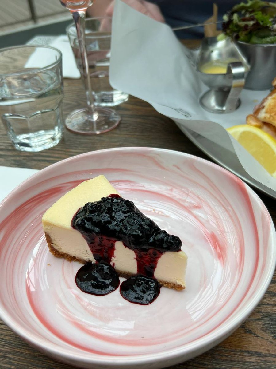 RodeLipb's tweet image. The weather is very bad today, it&apos;s raining.