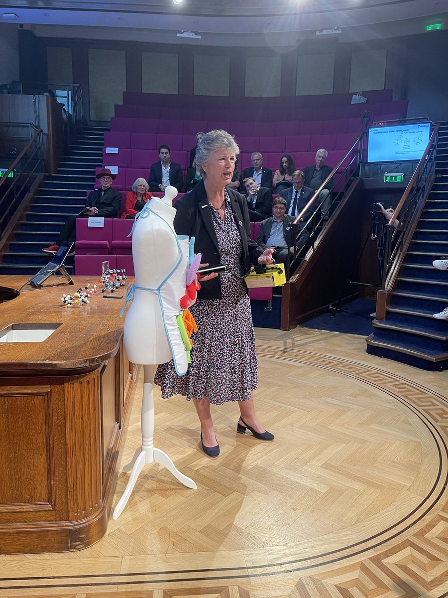 President of the @RoySocChem, Gill Reid simulating how to use PET to see inside the body and how #chemistry #research can improve efficiency of these systems at a @Ri_Science lecture.