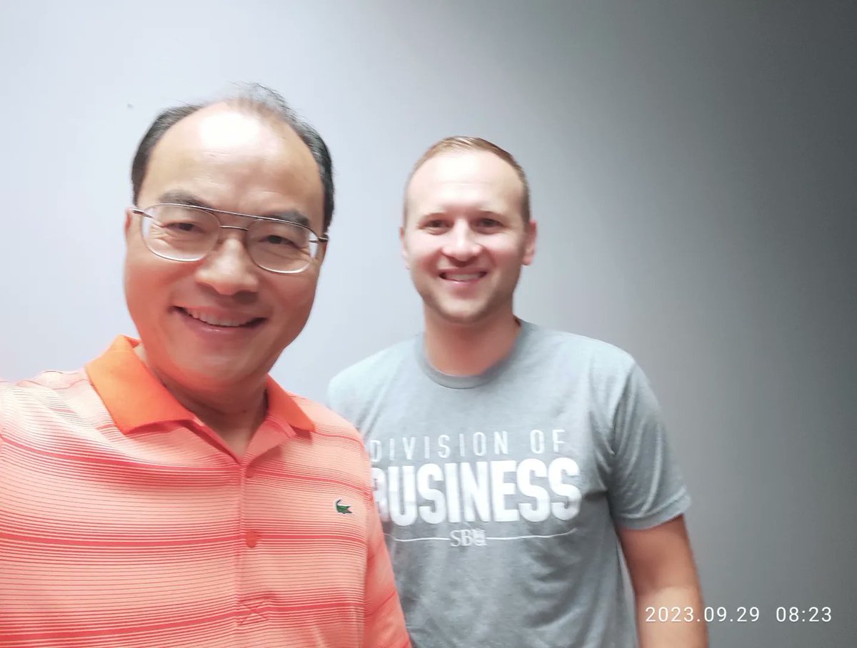 drdvdus's tweet photo. A Blessed Joyful Friday at SBU! #tgif #coolstudents #coolcolleagues #sbuniv #drdvd #welovesbu @SBUniv @drdvd https://t.co/uqq30L0L4B