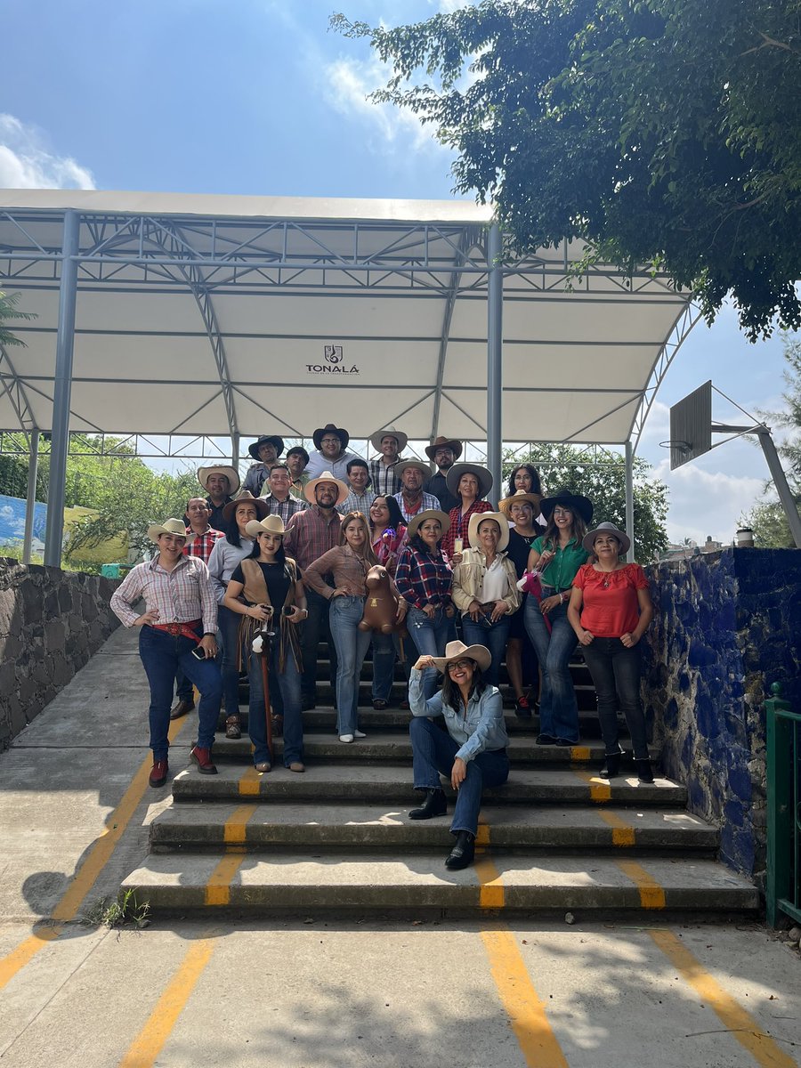 Momoregresa's tweet photo. En la #39mixta la creatividad y el ambiente no falta en el CTE #Vaqueros #Creatividad #Recrea #CAV #CTEconTemática https://t.co/5JOzYSzG0O