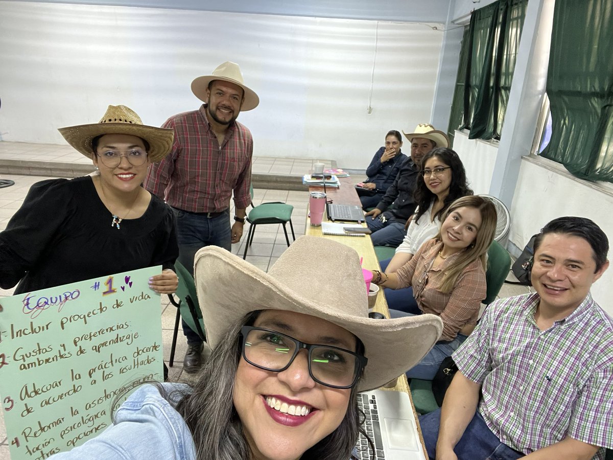 Momoregresa's tweet photo. En la #39mixta la creatividad y el ambiente no falta en el CTE #Vaqueros #Creatividad #Recrea #CAV #CTEconTemática https://t.co/5JOzYSzG0O