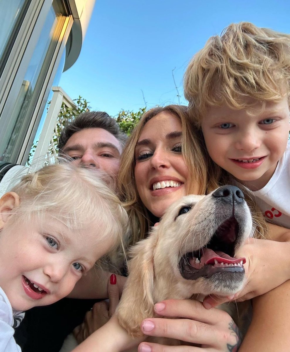 lunadelsecolo's tweet photo. il fatto che in un anno e mezzo fedez abbia rischiato la vita due volte fa tanto paura
è una persona tanto brava, un marito e papà di due figli splendidi
non si merita nulla di tutto questo e mi dispiace leggere in continuazione insulti anche in casi come questi
#fedez https://t.co/6486IRGflv