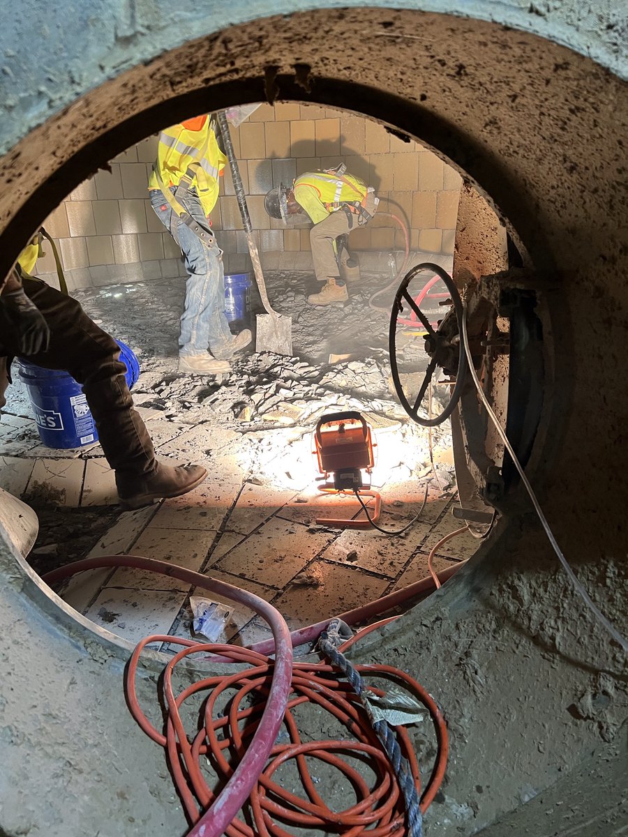 UniversalBlastc's tweet photo. A BIG THANK YOU to all the crews all over working so hard during one of our busiest times of the year - Your hard work, dedication, and craftsmanship is appreciated! Happy Friday Friends! #funphotofriday #universalblastco #jobsitepics https://t.co/sorY21HR3T