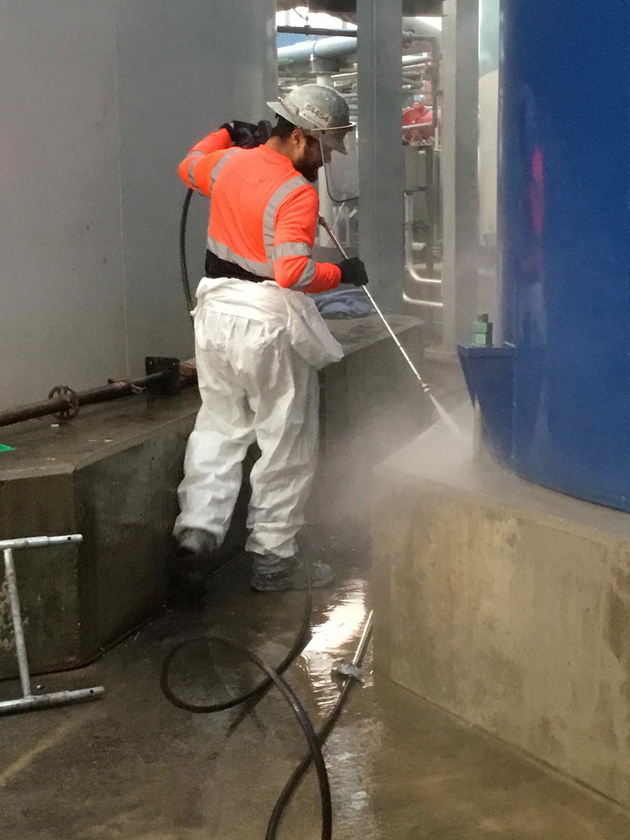 UniversalBlastc's tweet photo. A BIG THANK YOU to all the crews all over working so hard during one of our busiest times of the year - Your hard work, dedication, and craftsmanship is appreciated! Happy Friday Friends! #funphotofriday #universalblastco #jobsitepics https://t.co/sorY21HR3T