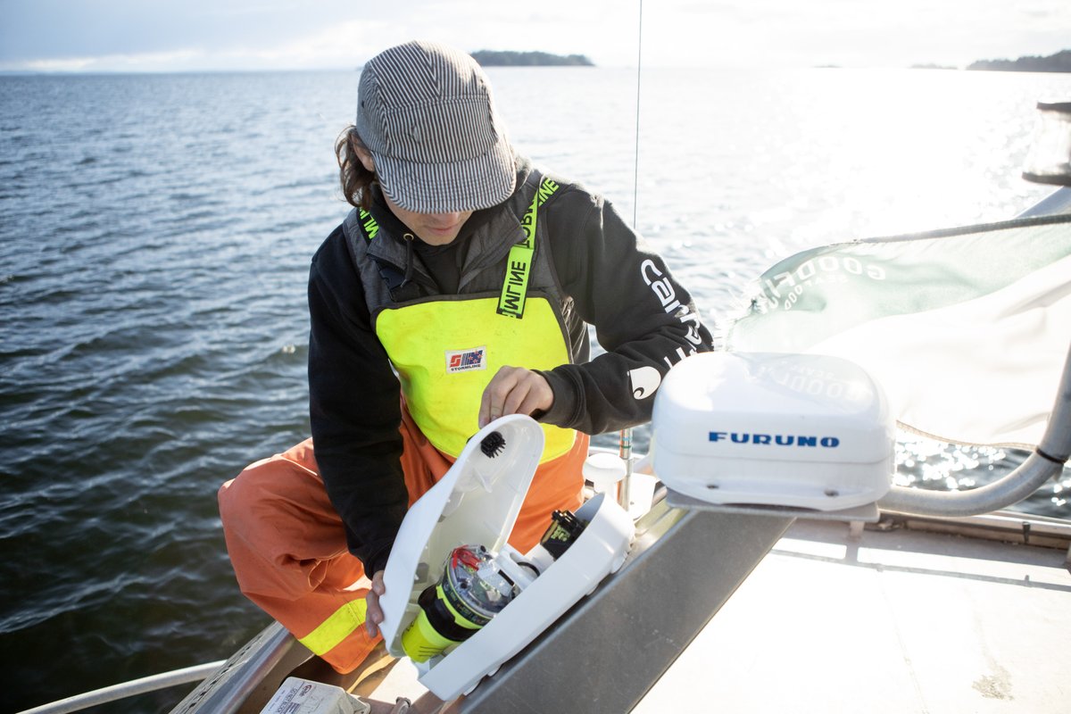 ACRARTEX's tweet photo. An EPIRB is your 'safety soulmate' at sea, making sure you're never lost without a trace! 

#GMDSS #SOLAS #EPIRB #AISEPIRB #GlobalFix #FloatFree https://t.co/v3VGTCOZ0R