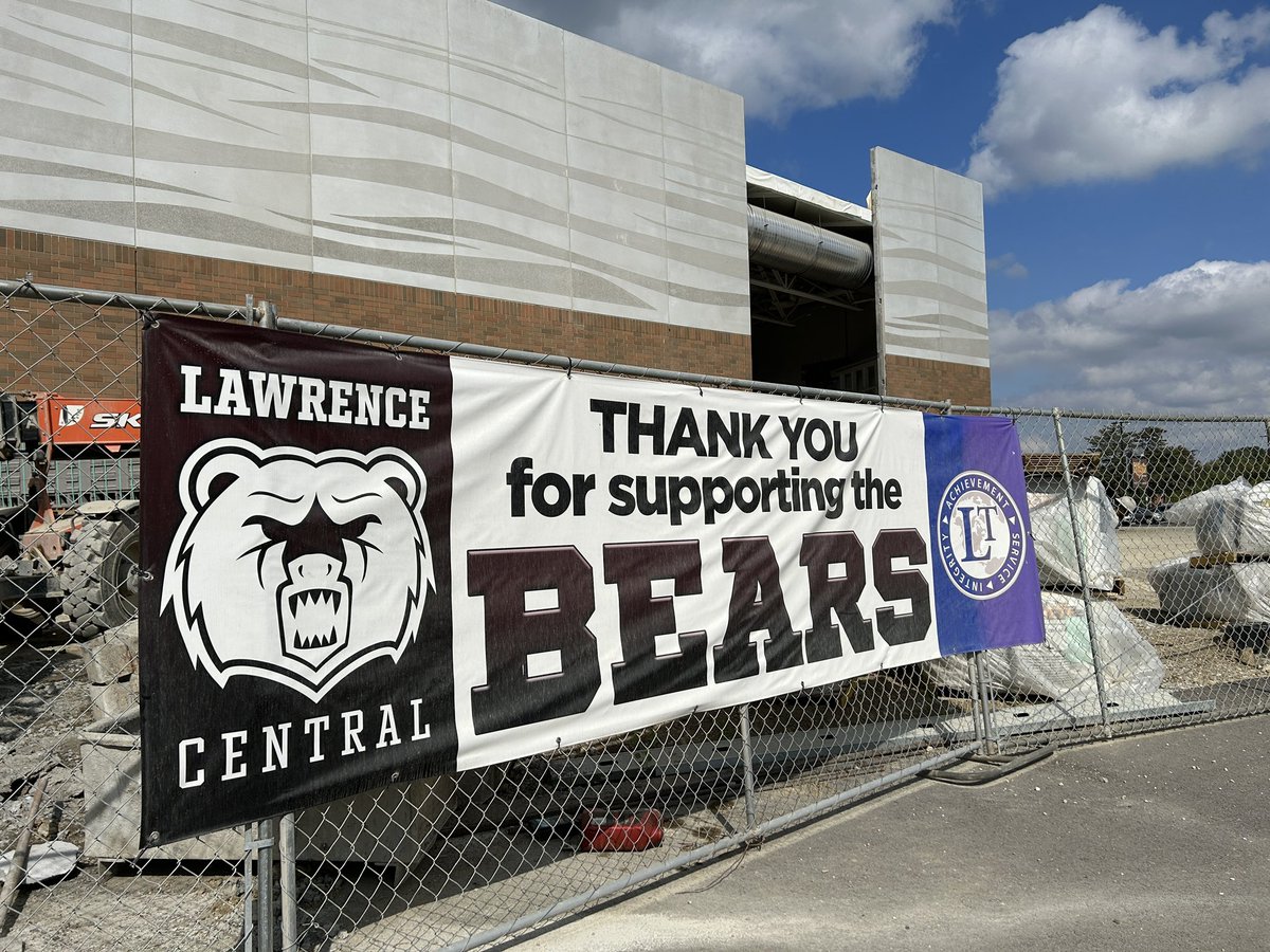 AmeliaPakHarvey's tweet photo. Today I also went to Lawrence Central HS - did you know the district has over $500M in facilities upgrades? The two high schools have received the largest amounts - more classroom space, better lighting, new auditorium, and coming soon: a natatorium. https://t.co/F1WPTaVvWp