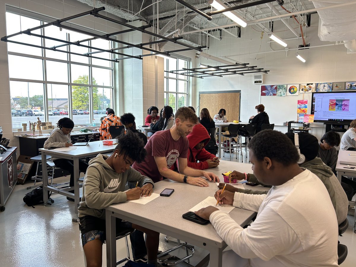 AmeliaPakHarvey's tweet photo. Today I also went to Lawrence Central HS - did you know the district has over $500M in facilities upgrades? The two high schools have received the largest amounts - more classroom space, better lighting, new auditorium, and coming soon: a natatorium. https://t.co/F1WPTaVvWp