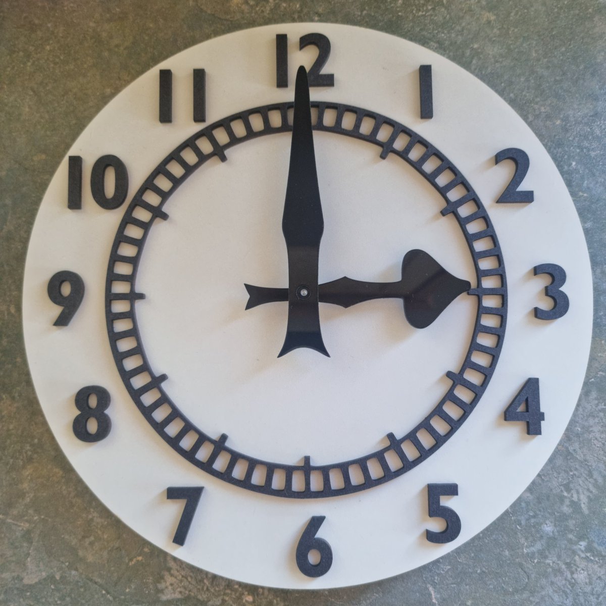 sliney66's tweet image. ⚠️ 🚨 COMPETITION TIME 🚨 ⚠️ 
WIN A CLOCK END CLOCK WHEN ARSENAL BEAT BOURNEMOUTH.  TO ENTER LIKE, FOLLOW AND RETWEET. CLOCKS AVAILIABLE FOR JUST£30 AT MADJACKSIGNS.COM CHECK OUT ALL OUR CLUB CRESTS ALSO. #BOUARS #arsenal #Gunners #gooners #COYG #clockend #PremierLeague #