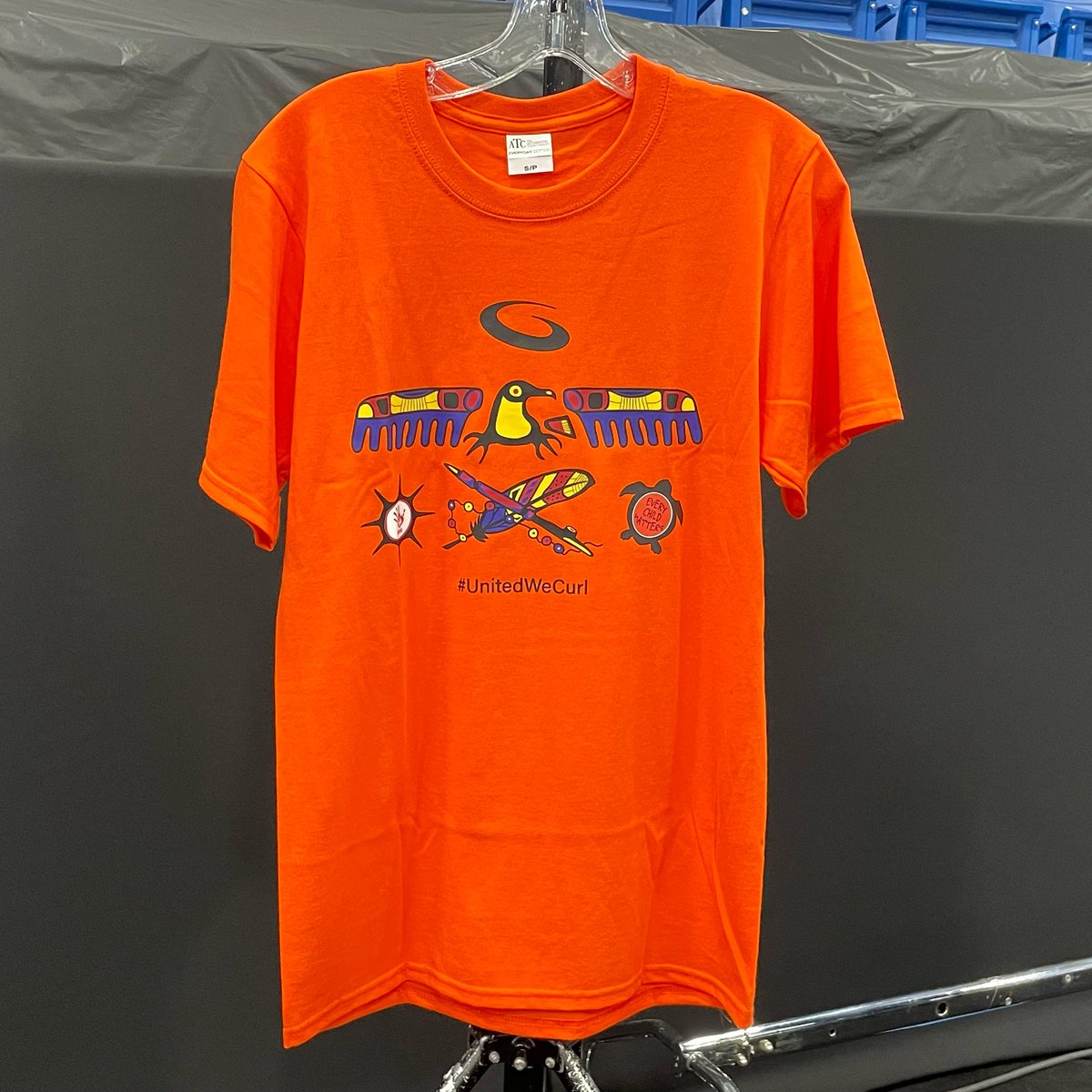 Curling Canada (@curlingcanada) on Twitter photo ATTN curling fans at #PBI2023 and in GTA: In honour of National Day for Truth and Reconciliation tomorrow, purchase a United We Curl Indigenous Culture Orange T-shirt at the <a href="/GoldlineCurling/">Goldline Curling</a> merch store to wear in the stands. Proceeds go back to support Indigenous communities. ATTN curling fans at #PBI2023 and in GTA: In honour of National Day for Truth and Reconciliation tomorrow, purchase a United We Curl Indigenous Culture Orange T-shirt at the <a href="/GoldlineCurling/">Goldline Curling</a> merch store to wear in the stands. Proceeds go back to support Indigenous communities.