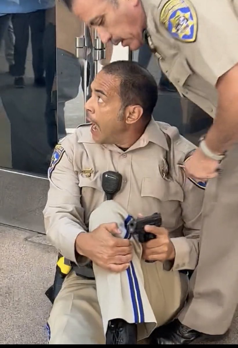 digitalurn's tweet photo. Man, if this isn't a great visual of exactly what cops do; escalate a situation to the point of chaos and then threaten everyone around them when they lose control of it https://t.co/WlshVqy7sl