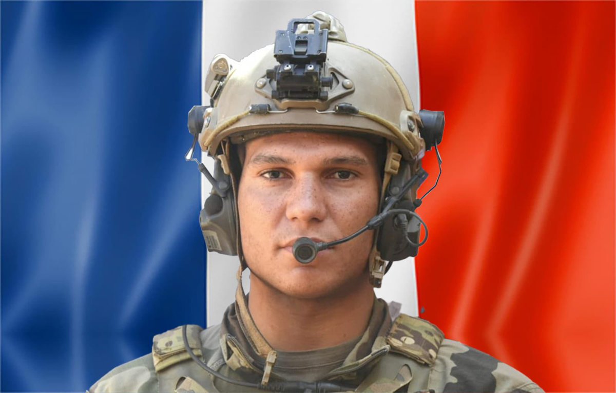 santearmees's tweet photo. Le #DirecteurCentralSSA, le médecin général des armées Jacques Margery, salue la mémoire de l’infirmier Nathanaël Bonnemere, soignant chevronné et camarade apprécié de tous. Il présente, au nom du service de santé des armées, ses condoléances à sa famille et à ses proches. https://t.co/cmnUDa3cHw