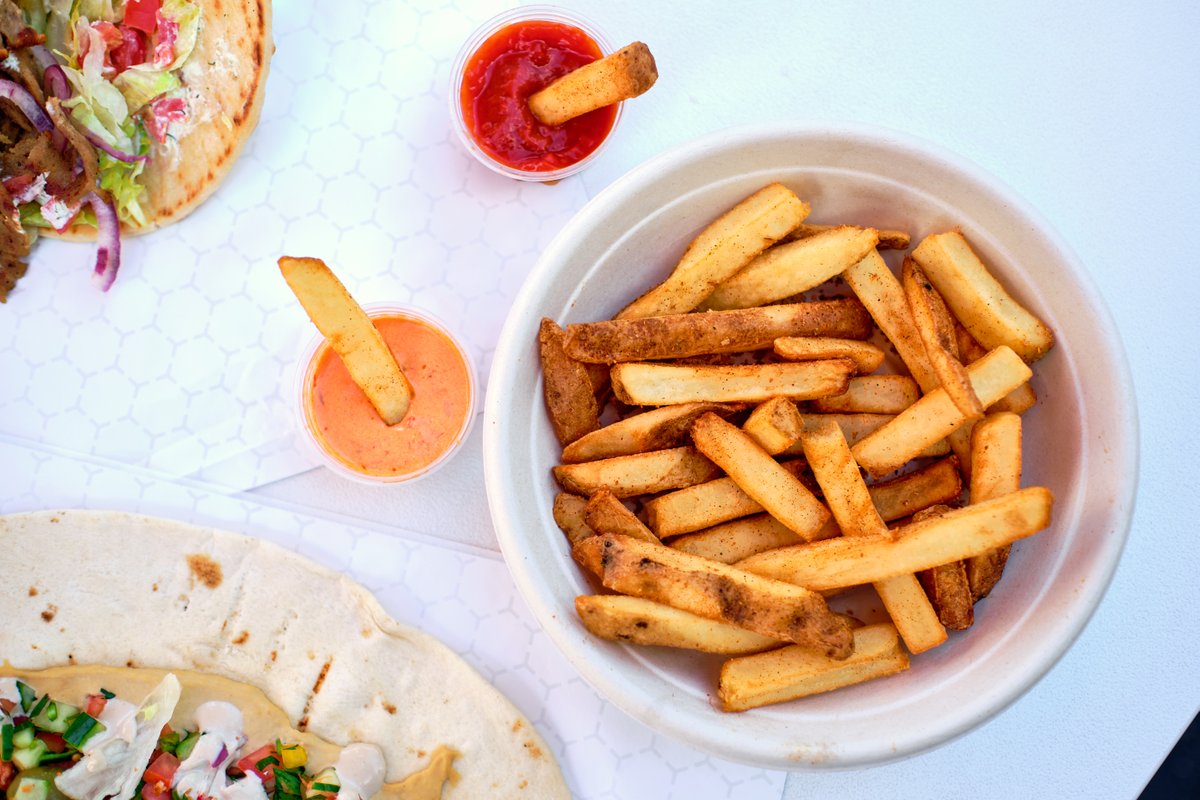 Treat yourself this Fry-day! Will you dip your fries in harissa ketchup or harissa mayo? 🍟