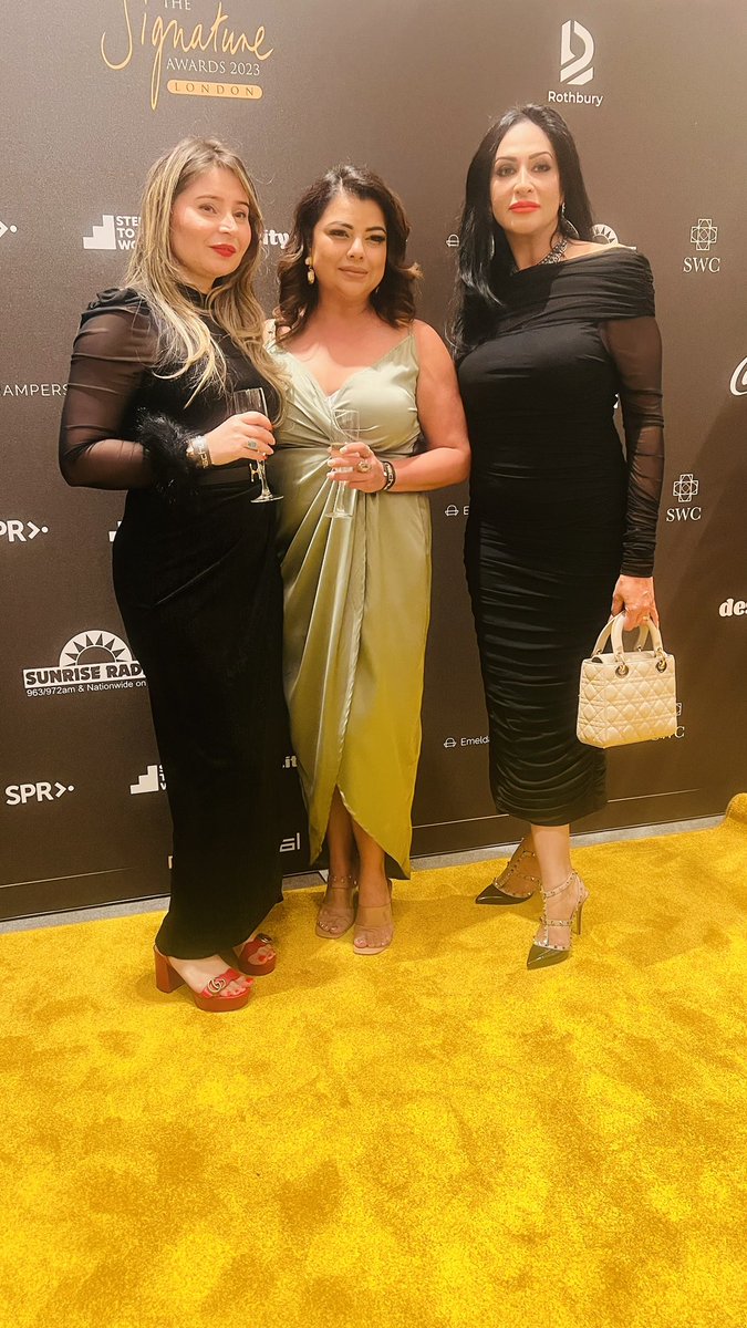 Ladies all ready to grace the evening at signature awards. #sigslondon23 #sigslondon