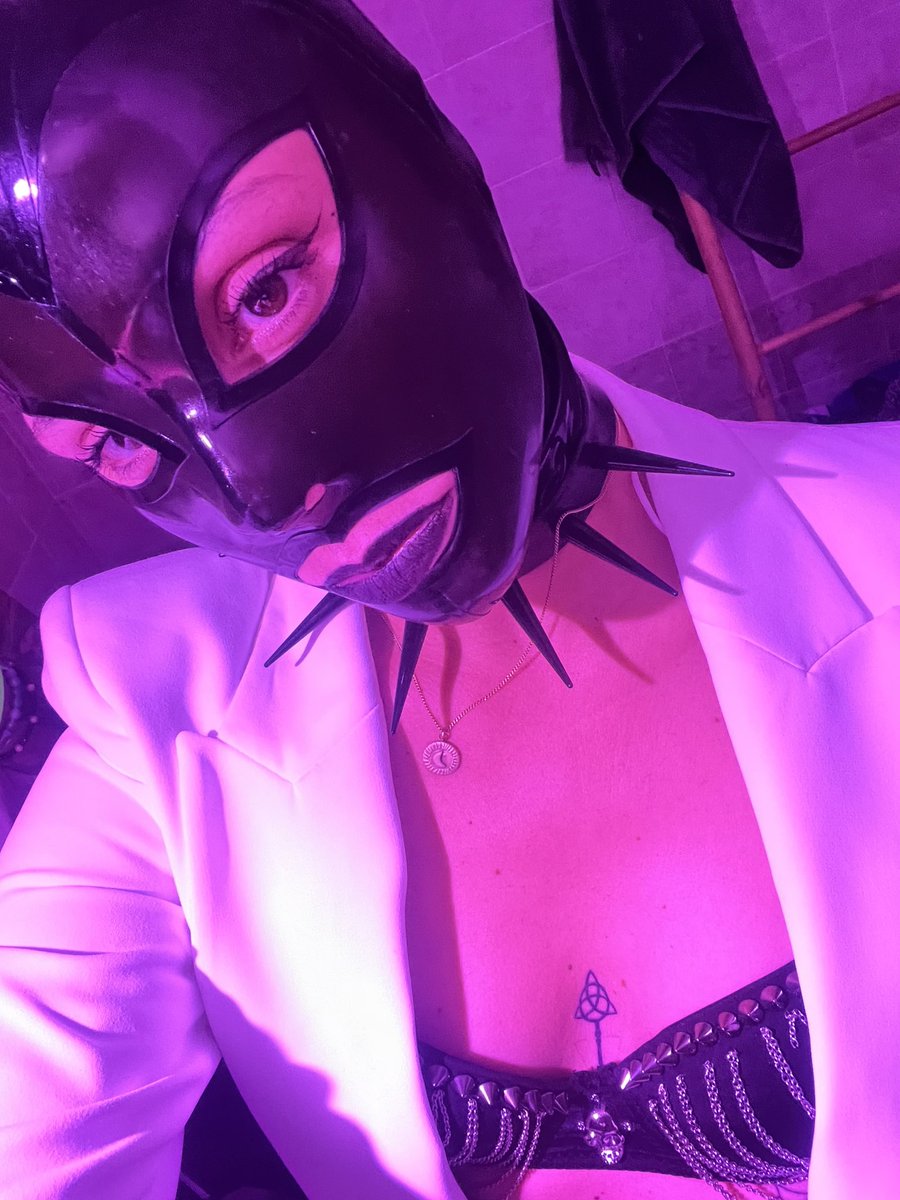 What’s your recurring nightmare? 
#latex #latexhood #Mistress