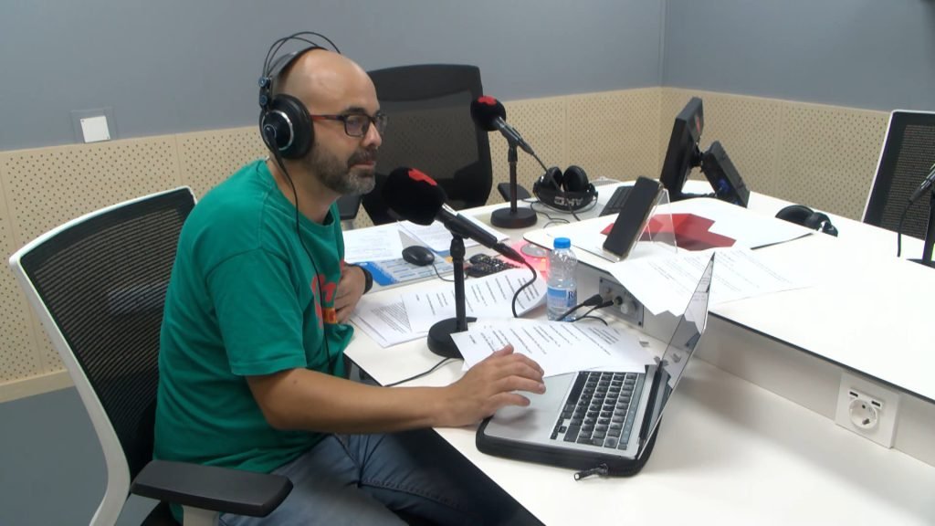 ‼️📻| Dilluns 2/10 estrenem el programa matinal #DespertaCarreras a la Ràdio Municipal

🗓️de dilluns a divendres
🕗de 8h a 8:30h
📻<a href="/RadioMTerrassa/">Ràdio Municipal de Terrassa</a>-95.2 FM
🤳xarxes <a href="/despertacarre/">Desperta Carreras</a>  

▶️L'<a href="/oriolcarreras/">Oriol Carreras Parera</a> ens en descobreix continguts i propostes a terrassadigital.cat/dilluns-sestre… #Terrassa