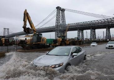 nuriapiera's tweet photo. Nueva York declara el estado de emergencia por lluvias e inundaciones #NDigital https://t.co/gq69xKQBvM https://t.co/2ladjl93AH