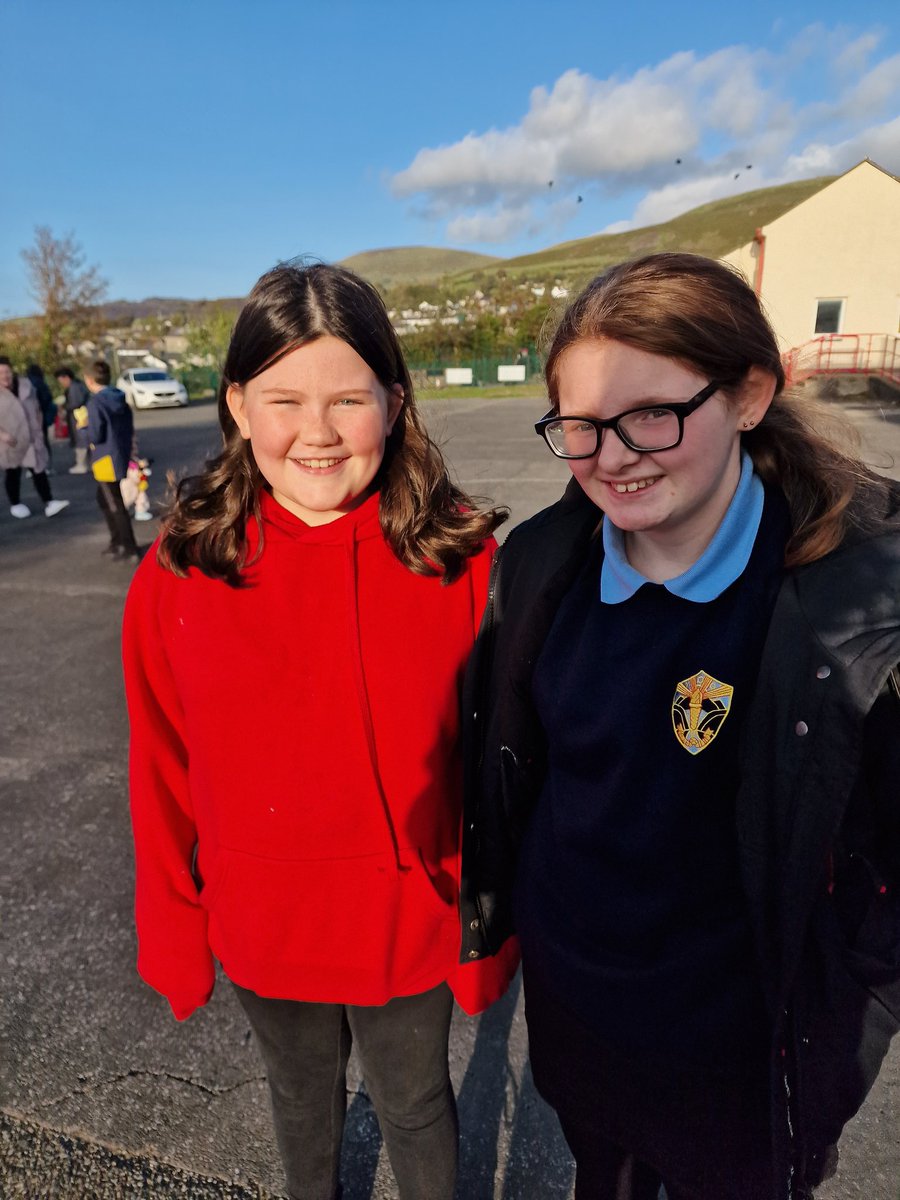 YsgLlanllechid's tweet photo. Ein Ffair Hydref #sêlcistcar #raffls #rafflesgalore #diolch @PartneriaethOg @DyffrynOgwen https://t.co/ZDJmB1peQo