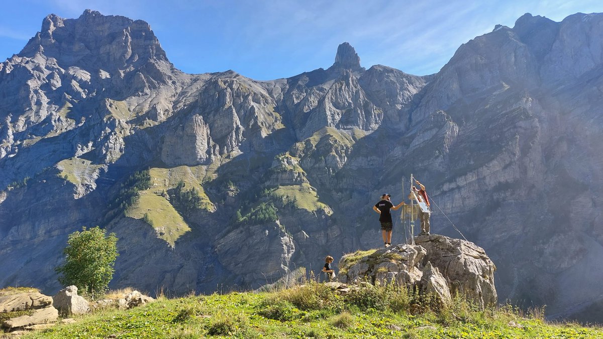 thestatusflo's tweet photo. New weather stations in the making in Vallon de Nant - #fieldwork this week @FGSE_UNIL https://t.co/A3CU9cGHBN