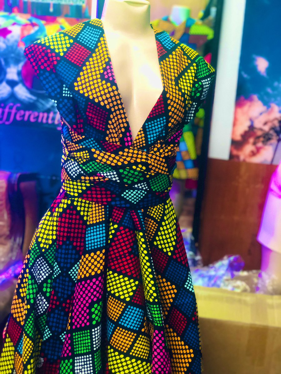 KaelaMiky's tweet photo. Can I have 100 retweets on my work guys 😊🤭..Please support my hustle mari yacho iri kutoda kushanda.
Ankara infinity dress $25 
Hat $4 
I am based in Harare &amp; delivery can be arranged.
Please get in touch with me via dm/app only on 0783703025 /calls only on 0788258576 https://t.co/lwIXtwtKRB
