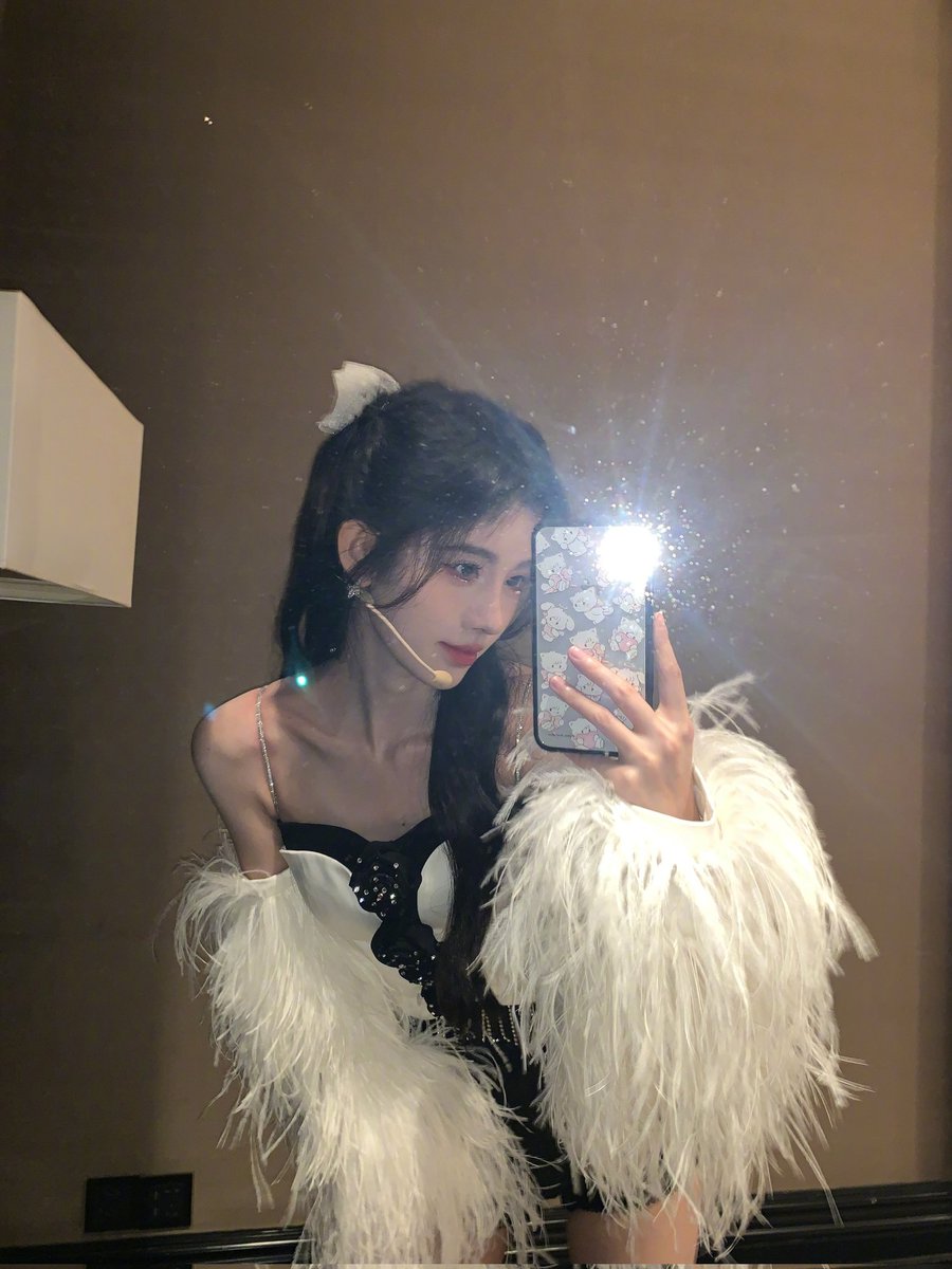三种不同风格的鞠妈三倍快乐😍 节日快乐哦 https://t.co/9Pr44vr1rZ