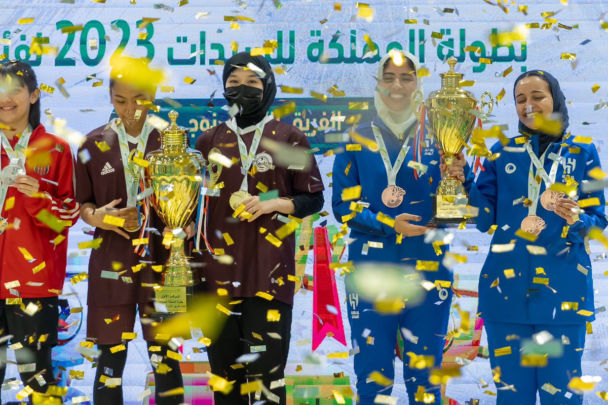 📸
توج نائب رئيس الاتحاد الأستاذة/ مي الرشيد بحضور عضوي مجلس الإدارة الأستاذ/ عبدالكريم الربيعة والدكتور/ عبدالرحمن الشبيب والمدير التنفيذي للاتحاد الأستاذ/ يزيد المسعود الفائزات في بطولة المملكة للسيدات لفئة الفريق الأول - زوجي- وجاءت النتائج على النحو التالي:
🥇 نادي الفيصلي