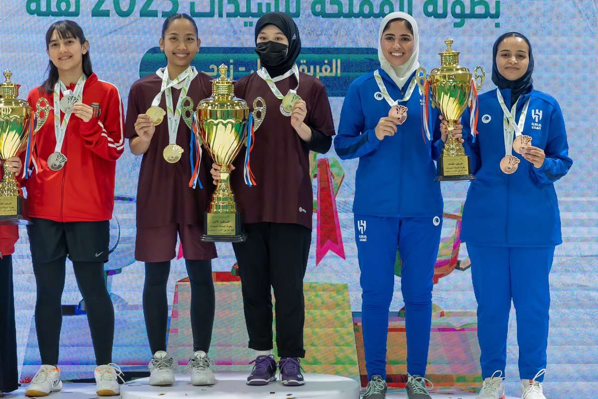 badminton_ksa's tweet photo. 📸
توج نائب رئيس الاتحاد الأستاذة/ مي الرشيد بحضور عضوي مجلس الإدارة الأستاذ/ عبدالكريم الربيعة والدكتور/ عبدالرحمن الشبيب والمدير التنفيذي للاتحاد الأستاذ/ يزيد المسعود الفائزات في بطولة المملكة للسيدات لفئة الفريق الأول - زوجي- وجاءت النتائج على النحو التالي:
🥇 نادي الفيصلي أريال بينافلور  وهتون تركستاني @AlFaisaly 
🥈نادي الرياض هيا المدرع وزينب المسلم @AlRiyadhFC   
🥉نادي الهلال  رنا أبو حربش  ورهف المبدل @Alhilal_SG 
ألف مبرووووك للبطلات 🤩🏆🏸🇸🇦