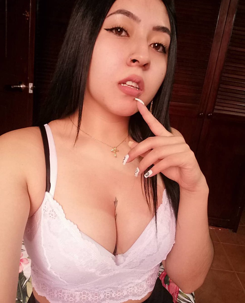 karencitaario's tweet photo. Ven dame un beso justo aqui https://t.co/9CjqFINlQi