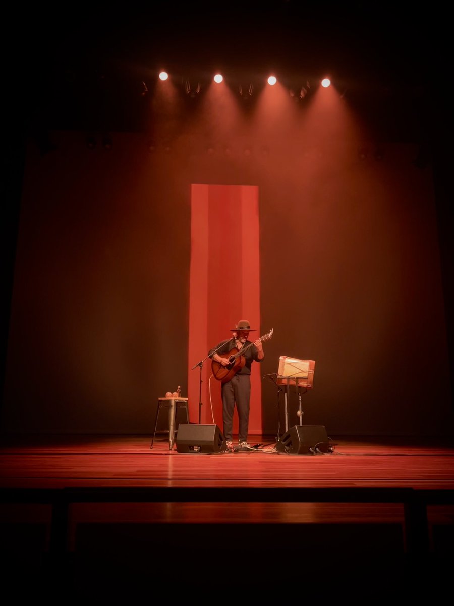 Hermoso show en la bella Bogotá. Gracias gracias, volveré.