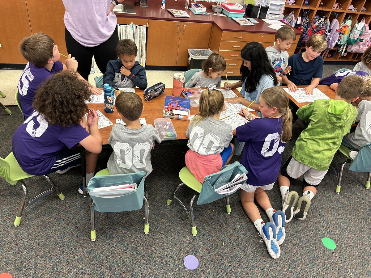 MrsLydonsClass's tweet photo. First time meeting our 5th grade buddies 🥰🥰 #McClureMarshals @McClureKinder https://t.co/98NNJxuXWl