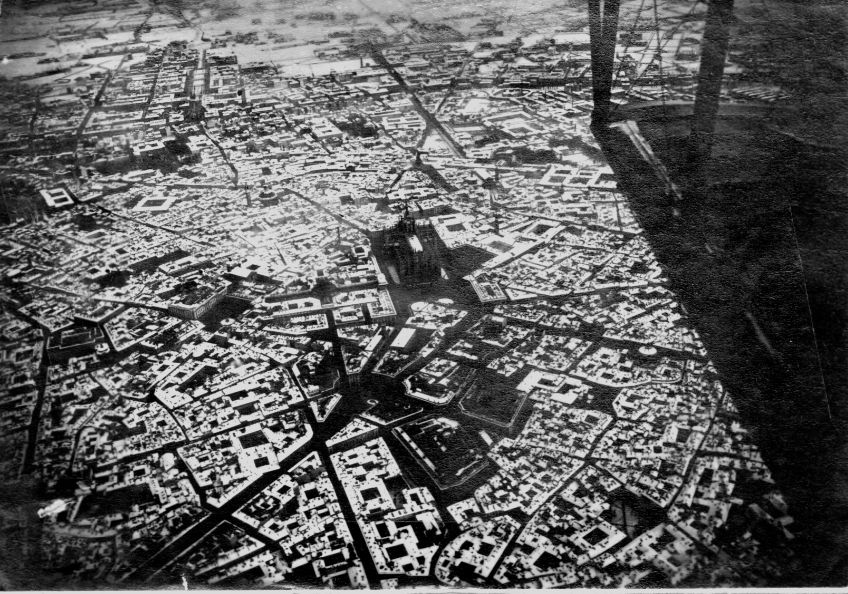 andyblanck1's tweet photo. a #ww1map of Milan showing the auxiliary workshops for war production and an aerial view of the city in the winter of 1916
#Milano #ww1italianfront https://t.co/XeRqXgvydh