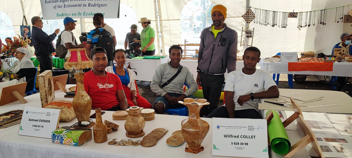 DavidCASIMIR5's tweet photo. First #Ecolozil fair in Rodrigues about the circular economy has showcased the immense talents of Rodriguans in adapting to new climate exigencies.#ReduceRecycleReuse https://t.co/9DKUL5efrv