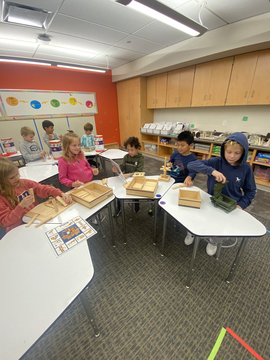 Such a fun day exploring in our STEAM lab! 👩🏽‍🔬🧑🏼‍🔬