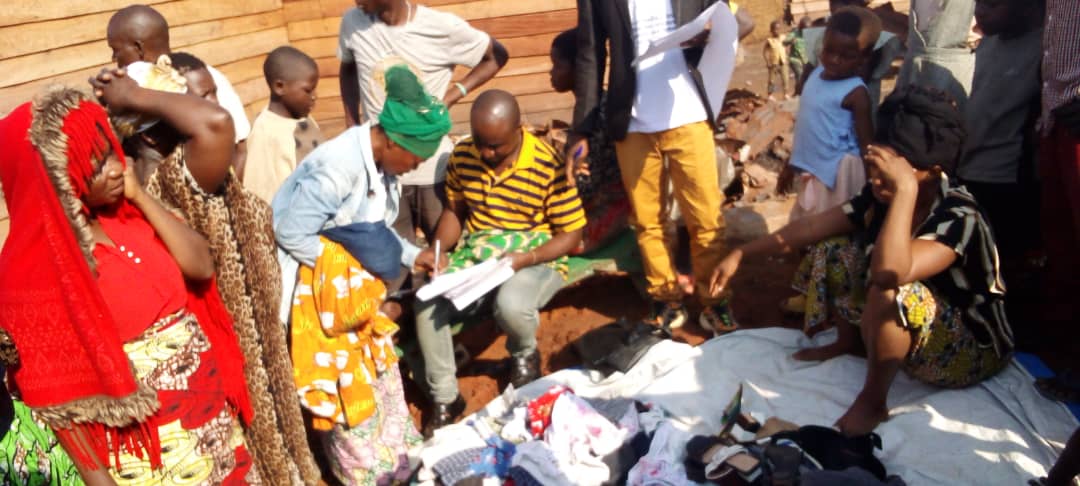 ACNDC_ASBL's tweet photo. Certaines survivantes de l’incendies de #lugushwa mapale continuent de passer nuit à la belle étoile et elles font appeler à la solidarité pour leurs soutiens.🔽
https://t.co/TdHPjvpRiM https://t.co/rag4QenOGv