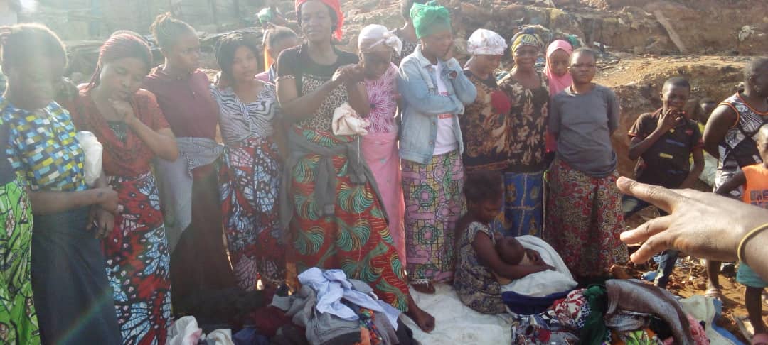 ACNDC_ASBL's tweet photo. Certaines survivantes de l’incendies de #lugushwa mapale continuent de passer nuit à la belle étoile et elles font appeler à la solidarité pour leurs soutiens.🔽
https://t.co/TdHPjvpRiM https://t.co/rag4QenOGv