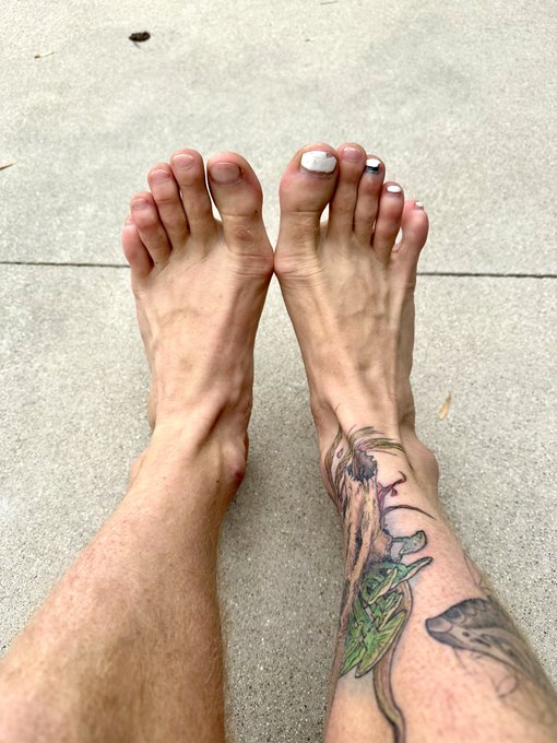 Current state of my toes, can I still step on your head (respectfully) while I&rsquo;m delivering your doctor<a href="/tag/mvsales"class="tags"><span>#mvsales</span></a>