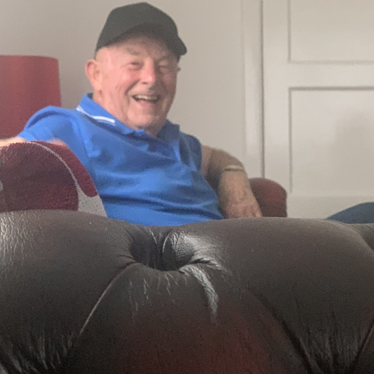 BingfieldAlpac1's tweet photo. A Break from the farm and looking after my Granda he has dementia and it's the cruellest disease ever!!! So heartbreaking to watch but he was happy to hear about the alpaca antics ๐ฅฐ#dementia #cruel #FridayThoughts #makethemostoftime https://t.co/3l4FX5hKil