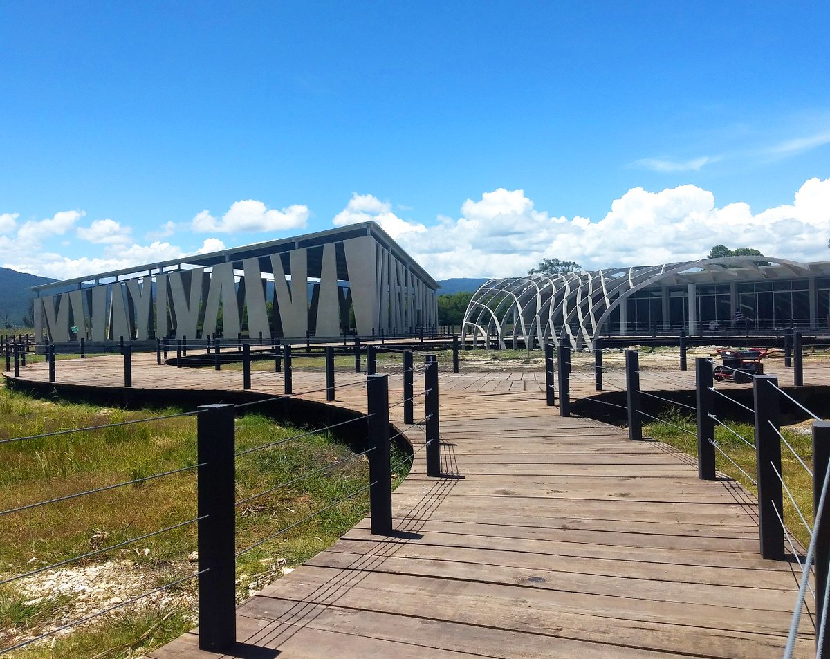 El Orquidiario y Jardín Botánico de Comitán se localiza a 5 Kms del centro de la ciudad. Esté recinto cuenta con una extensión de poco más de 16 hectáreas, las cuales pertenecen al humedal conocido como la Ciénega.
#MeEncantasChiapas #ElPuntoEsComitán #RutaCaminoReal