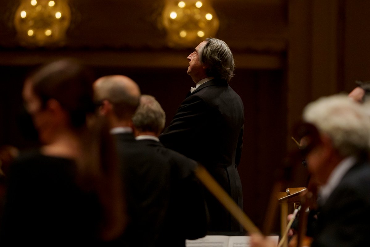 chicagosymphony's tweet photo. The Chicago Symphony Orchestra and @MaestroMuti gave the world premiere performance of @philipglass’ The Triumph of the Octagon on Thursday night, a piece for strings and winds inspired by a 13th-century citadel in Italy’s Apulia region.

📷: @toddrphoto https://t.co/L3Q596ab9T