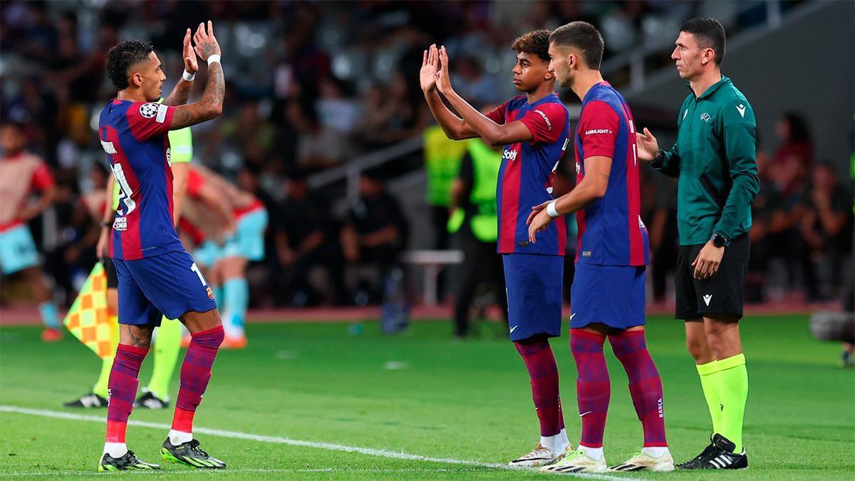 ¿Quién debe jugar en banda derecha esta noche? #BarçaSevilla

❤️ Raphinha
🔁 Lamine Yamal

Comenta si crees que ambos deben ser de la partida.