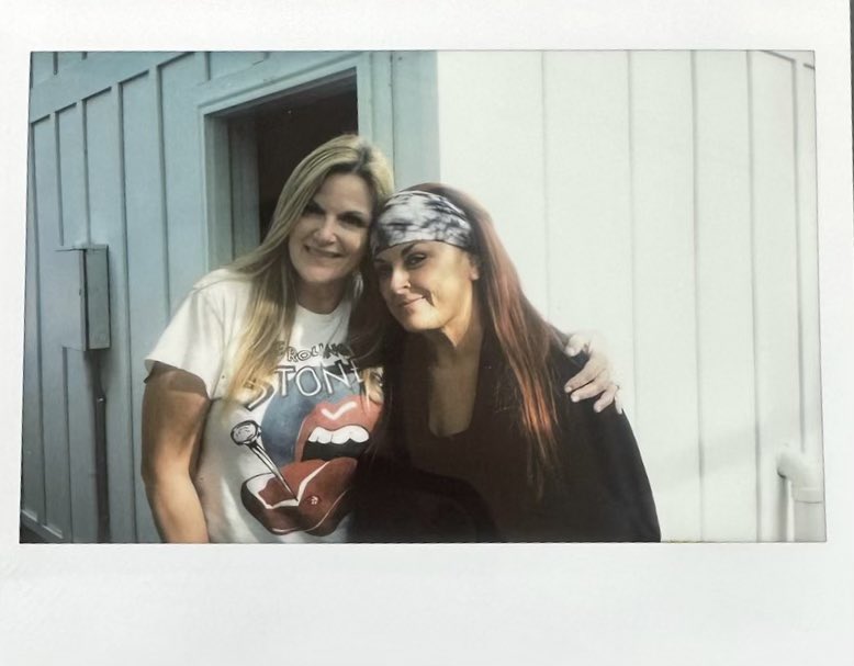 trishayearwood's tweet photo. Congrats! to the incomparable @Wynonna on her Country Champion Award from the first @peopleschoice Country Awards! I am so honored to be a part of The Judds Tribute Album &amp; you can officially hear our version “Cry Myself to Sleep” NOW! I love you, Wy!! 🩵
https://t.co/7Hf524k6Jd https://t.co/KXuyA0DFTC