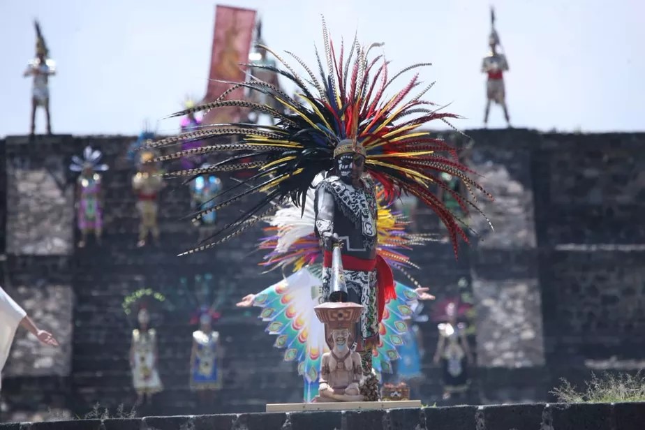 A chama dos Jogos Pan-Americanos de <a href="/santiago2023/">Santiago 2023</a> está acesa! A cerimônia ocorreu na Pirâmide da Lua, em Teotihuacan, no México. O fogo segue de avião para o Chile, onde se iniciará amanhã 3 revezamentos simultâneos pelo país. O encontro ocorrerá no dia 20 de outubro em Santiago.